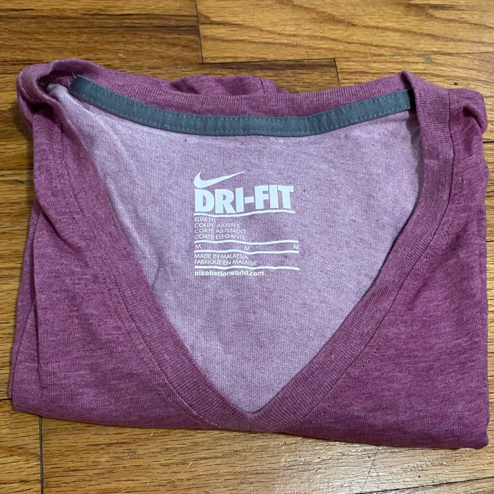 Nike tee - Picture 3 of 3